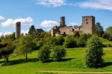 Werra Vadisi 'ndeki Lauchrden' deki Brandenburg Kalesi 'nin harabesi. 