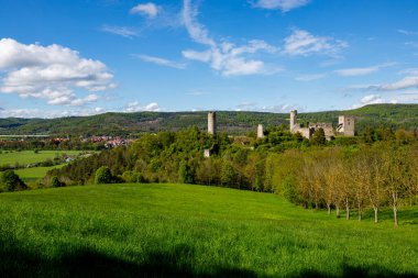 Werra Vadisi 'ndeki Lauchrden' deki Brandenburg Kalesi 'nin harabesi. 