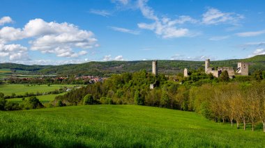 Werra Vadisi 'ndeki Lauchrden' deki Brandenburg Kalesi 'nin harabesi. 