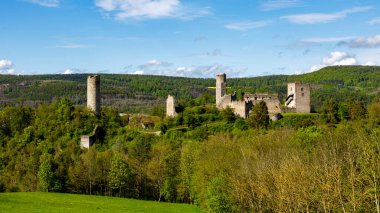 Werra Vadisi 'ndeki Lauchrden' deki Brandenburg Kalesi 'nin harabesi. 
