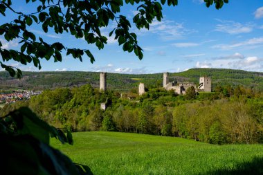Werra Vadisi 'ndeki Lauchrden' deki Brandenburg Kalesi 'nin harabesi. 
