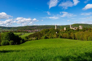 Werra Vadisi 'ndeki Lauchrden' deki Brandenburg Kalesi 'nin harabesi. 