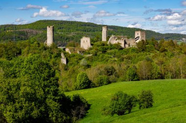 Werra Vadisi 'ndeki Lauchrden' deki Brandenburg Kalesi 'nin harabesi. 