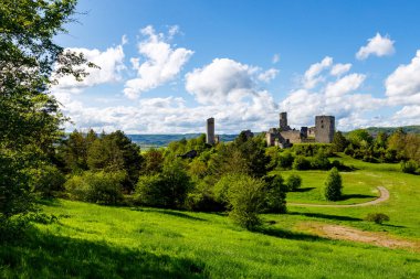 Werra Vadisi 'ndeki Lauchrden' deki Brandenburg Kalesi 'nin harabesi. 
