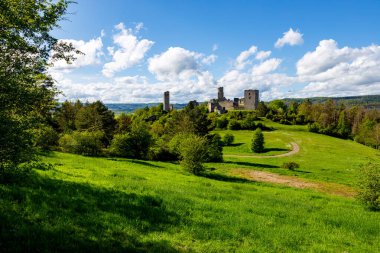 Werra Vadisi 'ndeki Lauchrden' deki Brandenburg Kalesi 'nin harabesi. 