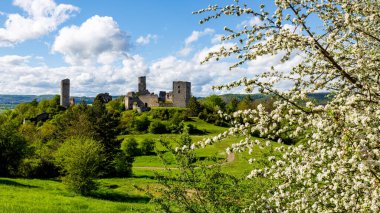 Werra Vadisi 'ndeki Lauchrden' deki Brandenburg Kalesi 'nin harabesi. 