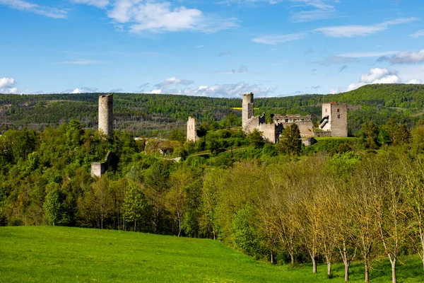 Werra Vadisi 'ndeki Lauchrden' deki Brandenburg Kalesi 'nin harabesi. 