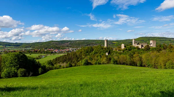 Werra Vadisi 'ndeki Lauchrden' deki Brandenburg Kalesi 'nin harabesi. 