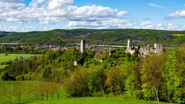 Werra Vadisi 'ndeki Lauchrden' deki Brandenburg Kalesi 'nin harabesi. 