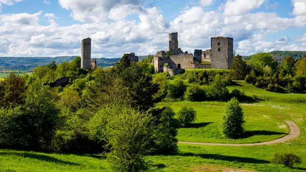 Werra Vadisi 'ndeki Lauchrden' deki Brandenburg Kalesi 'nin harabesi. 