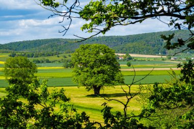 Hesse 'deki Herleshausen' deki Werra Vadisi manzarası.