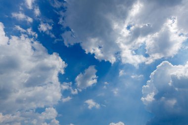 Mavi gökyüzü bulutları