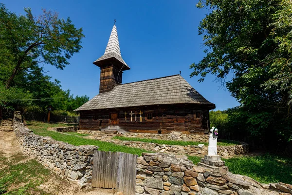 Una Vecchia Chiesa Legno Villaggio Romania — Foto Stock