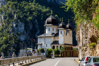 Romanya 'daki Tuna Nehri' ndeki Mrakonya Manastırı