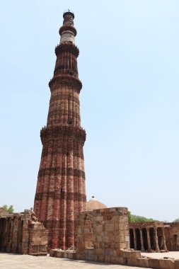 Yeni dehli Hindistan'da minar qutab