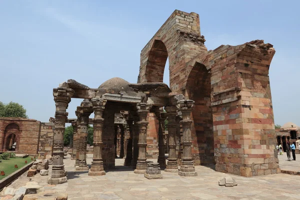 Yeni dehli Hindistan'da minar qutab — Stok fotoğraf