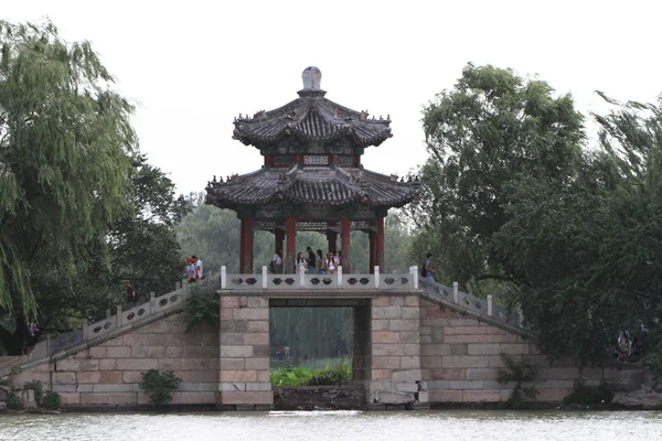 Γέφυρες του πάρκου παλάτι καλοκαίρι στο Πεκίνο της Κίνας — Φωτογραφία Αρχείου
