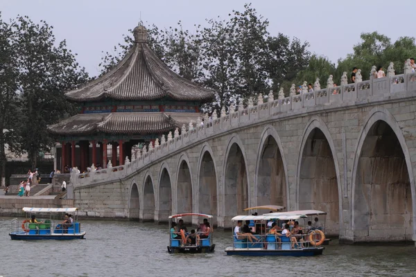 Мости парку літній палац у Пекіні Китай — стокове фото