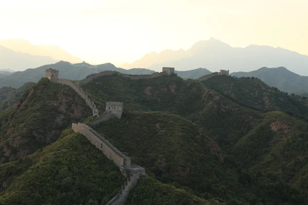 Salida del sol en la Gran Muralla de China — Foto de Stock
