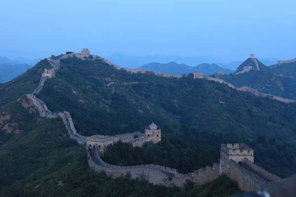 Sonnenaufgang an der großen Mauer aus China — Stockfoto
