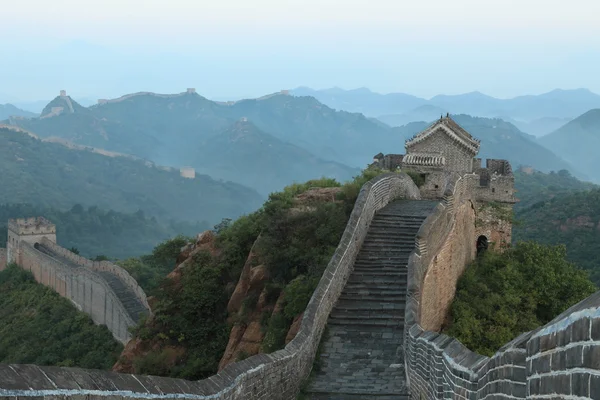 Sonnenaufgang an der großen Mauer aus China — Stockfoto