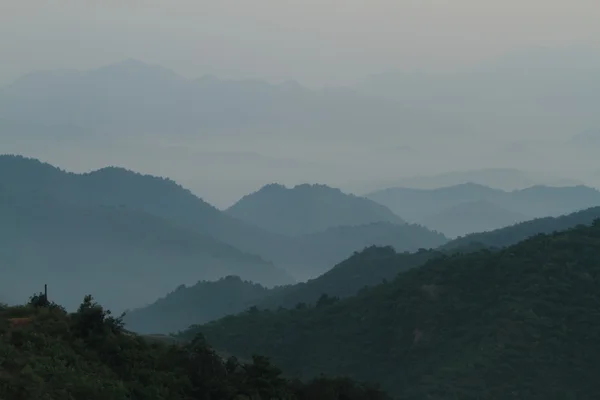 A paisagem de Jinshanling na China no início da manhã — Fotografia de Stock