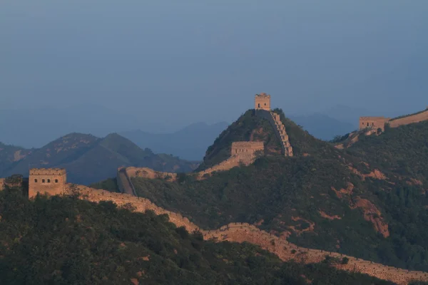 Čínská zeď na Jinshanling Velká čínská s východem slunce brzy ráno — Stock fotografie