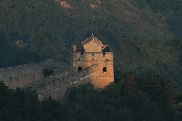 De Chinese muur op Jinshanling met Sunrise vroeg in de ochtend — Stockfoto