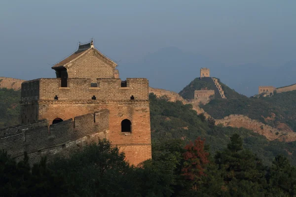 The Chinese Wall at Jinshanling with Sunrise early in the Morning — Stock Photo, Image