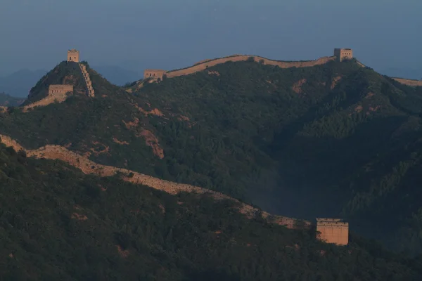 The Chinese Wall at Jinshanling with Sunrise early in the Morning — Stock Photo, Image