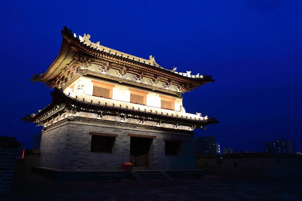 De stad muur van Datong in China in de nacht — Stockfoto