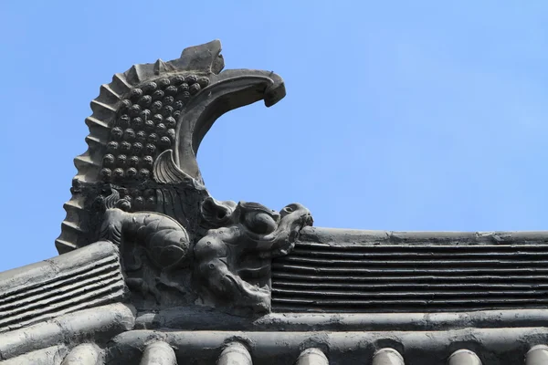 Mystic Chinese Dragons on a Roof — Stock Photo, Image