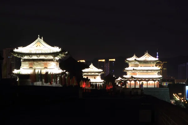 Městské zdi Datong, v noci osvětlené — Stock fotografie