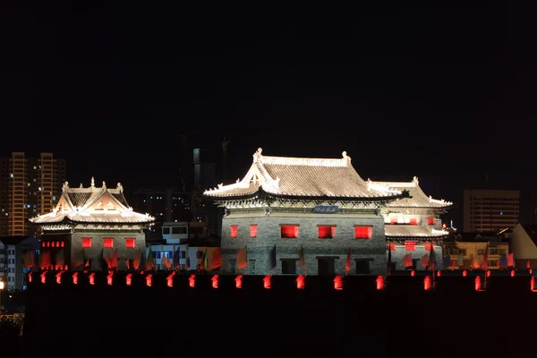Die Stadtmauer von Datong nachts beleuchtet — Stockfoto
