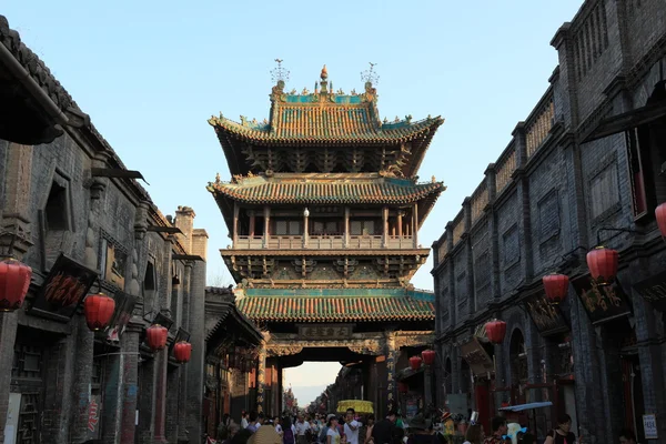 De stadspoort van de oude stad Pingyao in China — Stockfoto