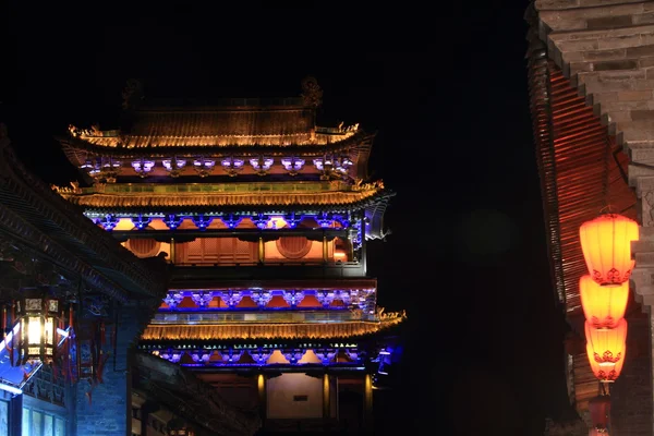 Staden utfärda utegångsförbud för av Pingyao i Kina upplyst på natten — Stockfoto