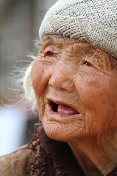 Дуже стара жінка з Китаю — стокове фото