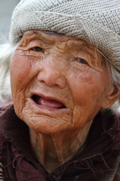 Uma mulher muito velha da China — Fotografia de Stock