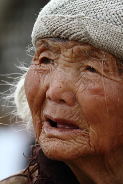 En mycket gammal kvinna från Kina — Stockfoto