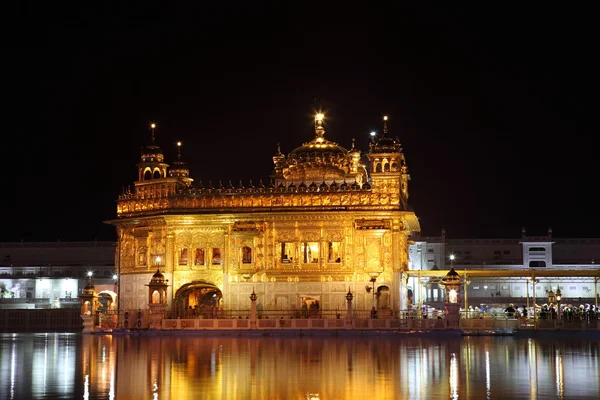 Zlatý chrám Amritsar v Indii — Stock fotografie