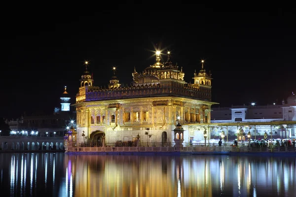 Zlatý chrám Amritsar v Indii — Stock fotografie