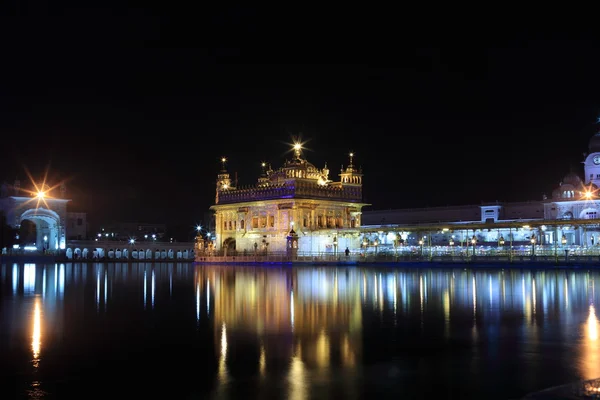 O Templo de Ouro de Amritsar na Índia — Fotografia de Stock