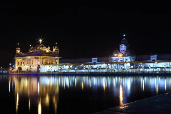 Zlatý chrám Amritsar v Indii — Stock fotografie