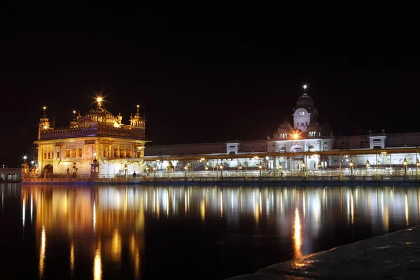 Il Tempio d'Oro di Amritsar in India — Foto Stock