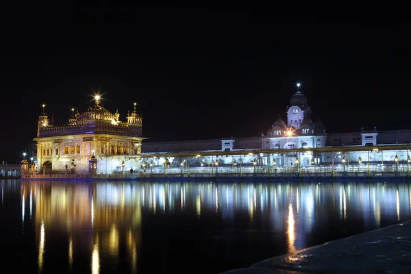 Zlatý chrám Amritsar v Indii — Stock fotografie