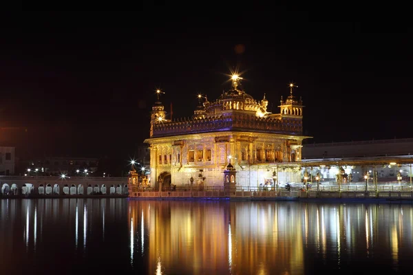 Il Tempio d'Oro di Amritsar in India — Foto Stock