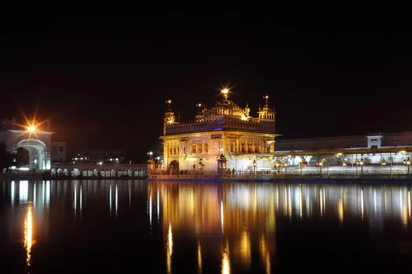 El Templo Dorado de Amritsar en la India —  Fotos de Stock