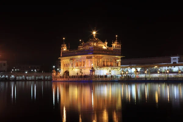 Zlatý chrám Amritsar v Indii — Stock fotografie