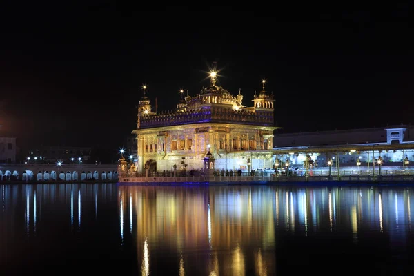 Zlatý chrám Amritsar v Indii — Stock fotografie