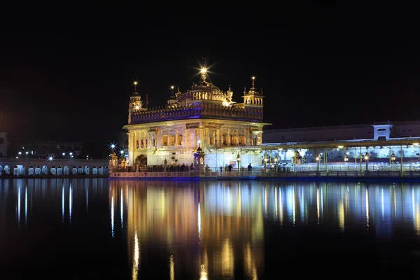 Zlatý chrám Amritsar v Indii — Stock fotografie